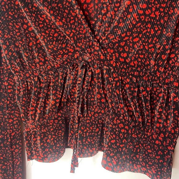 Zara accordion patterned crop peplum blouse - Picture 2 of 6